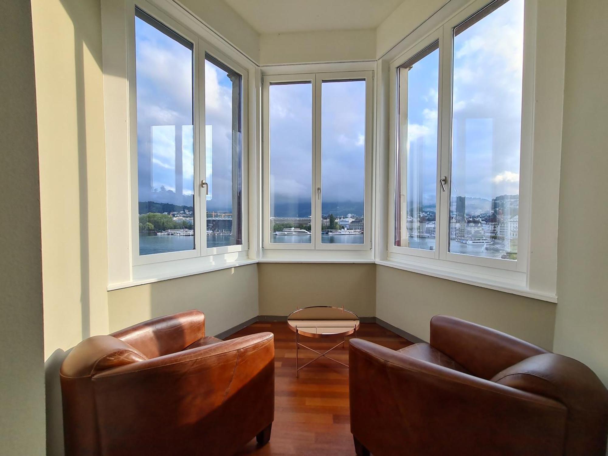 Lucerne Lake View Apartments Bagian luar foto