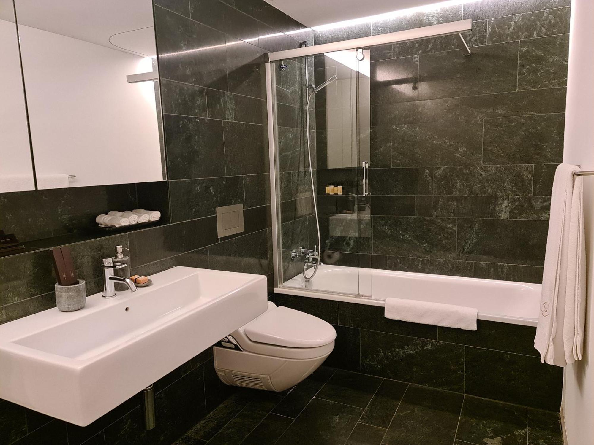 Lucerne Lake View Apartments Bagian luar foto