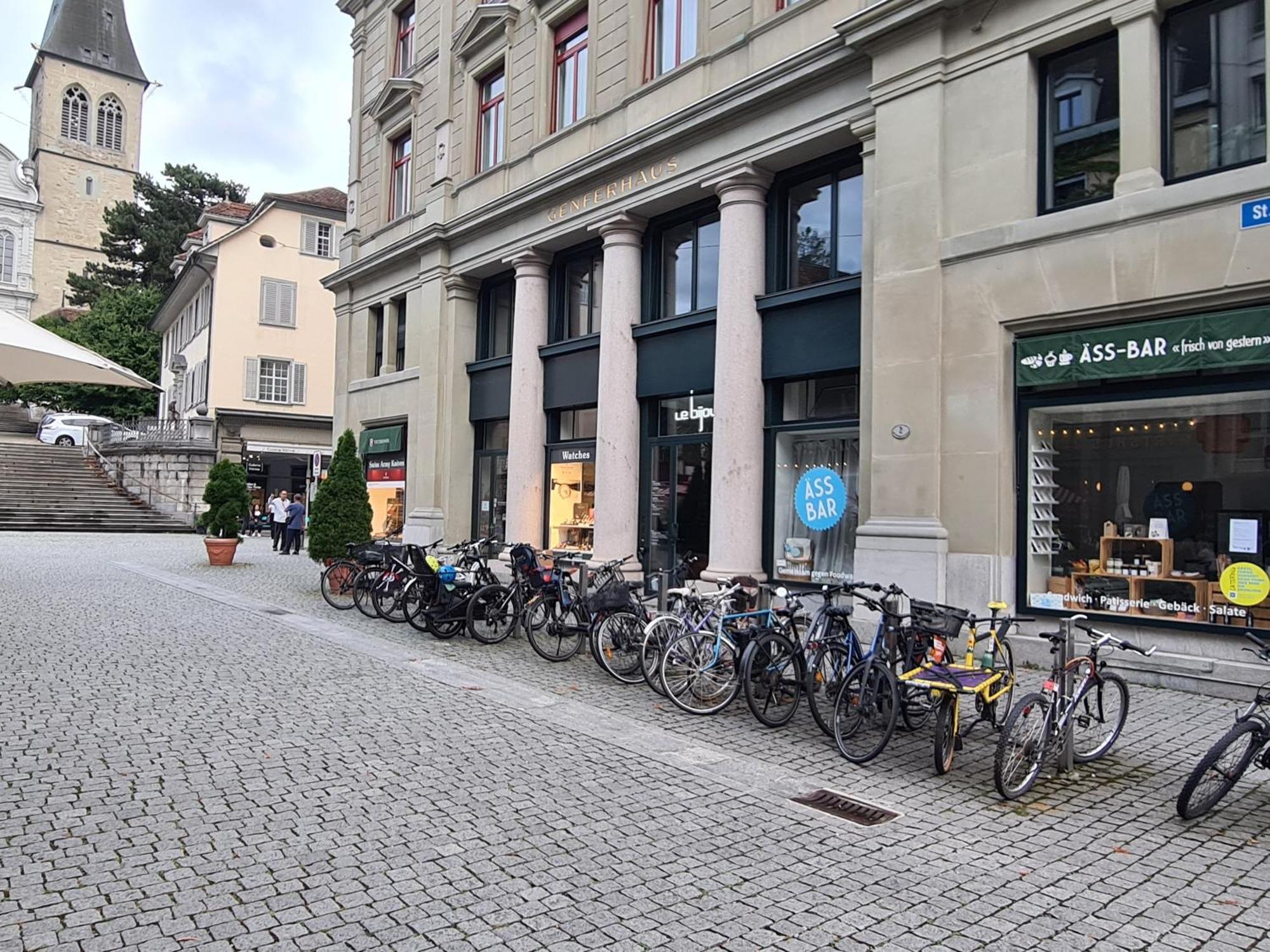 Lucerne Lake View Apartments Bagian luar foto