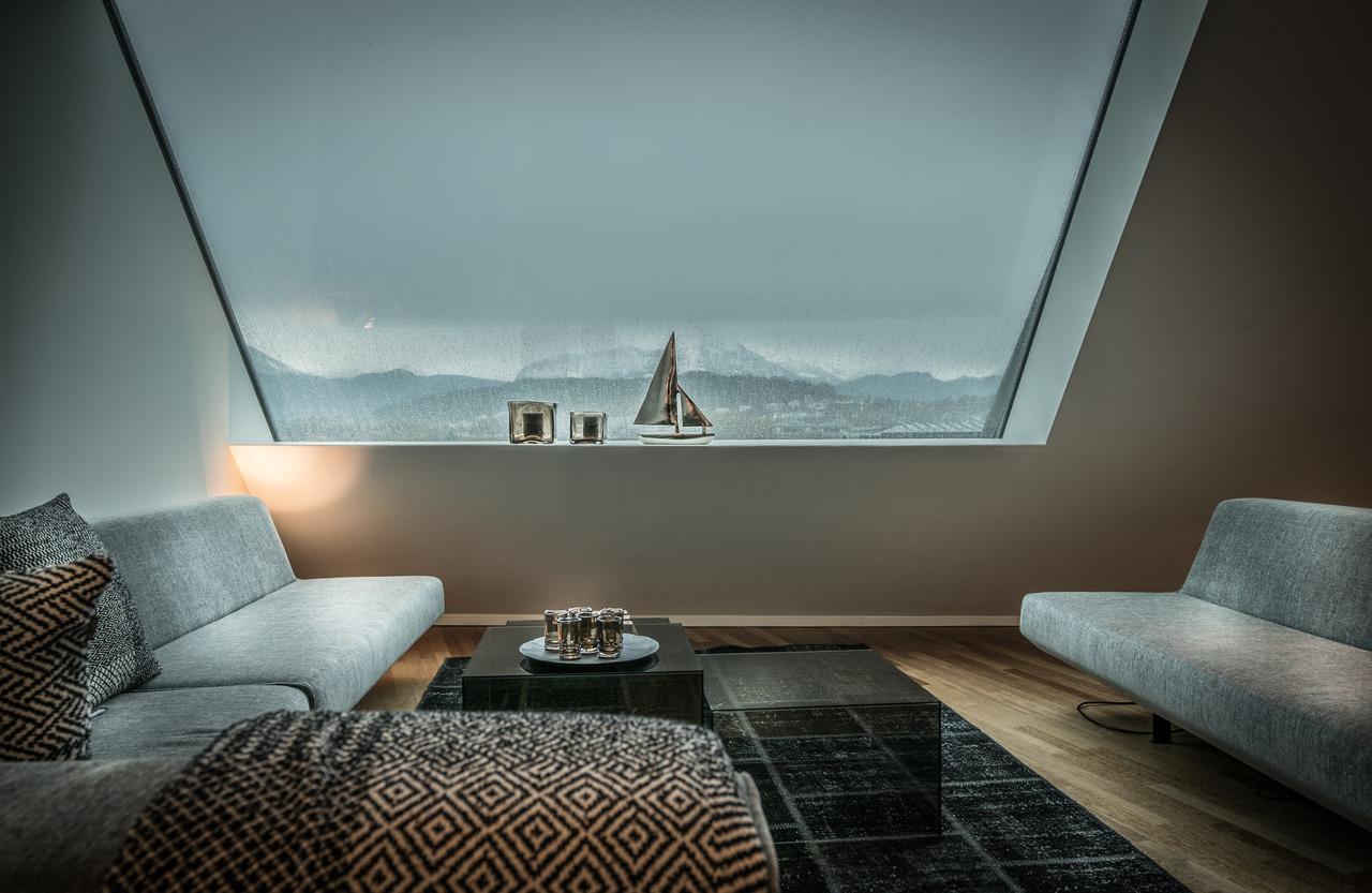 Lucerne Lake View Apartments Bagian luar foto