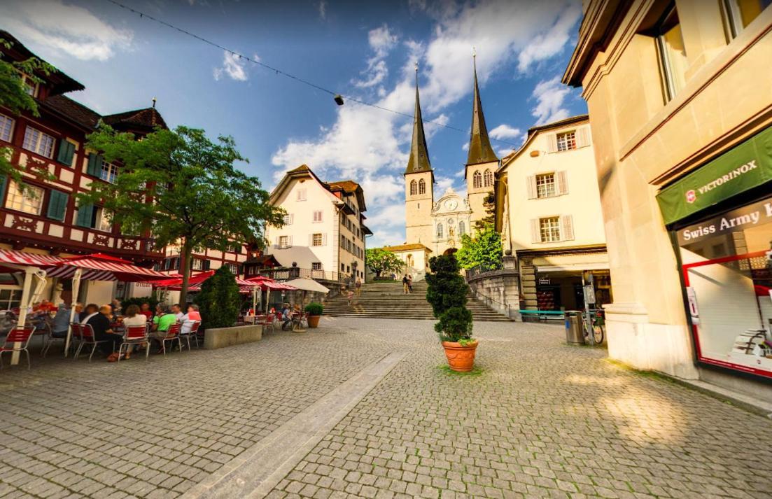 Lucerne Lake View Apartments Bagian luar foto